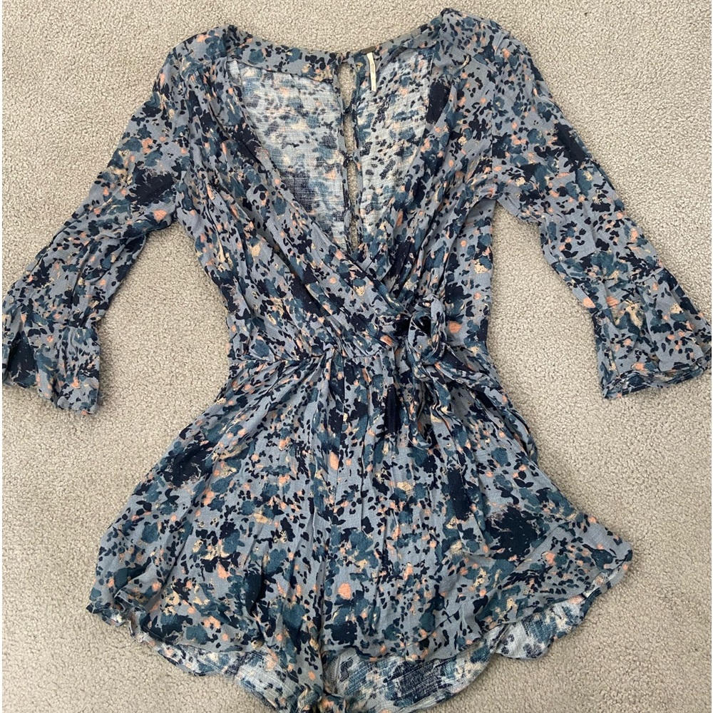 Free people tie front romper. Size small in good condition.